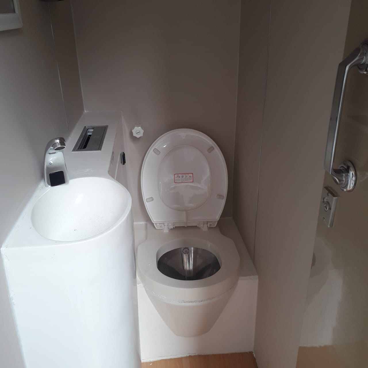 Vacuum toilet portable cabin unit